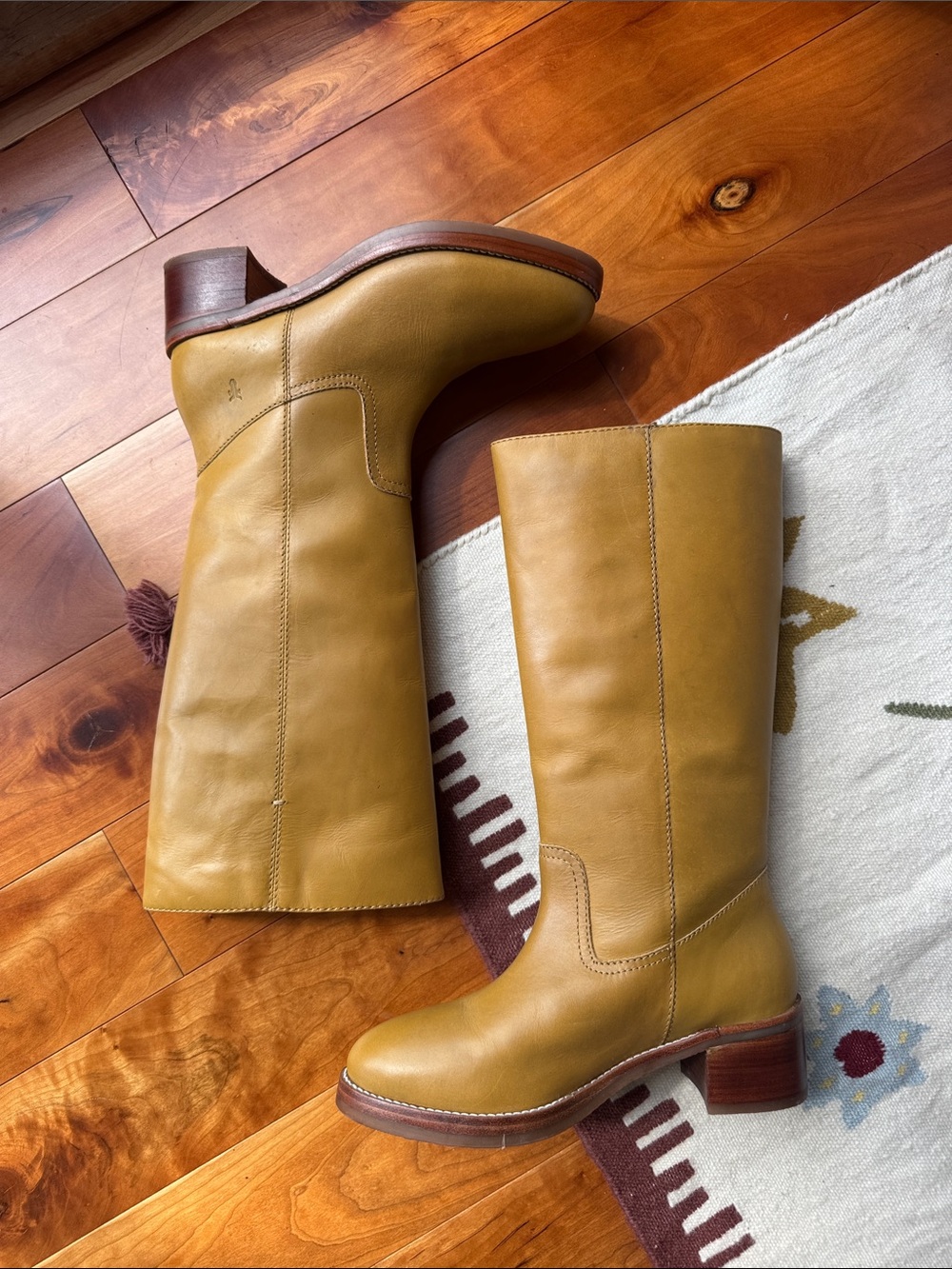 Frye Camryn Tall Pull On Banana Boots Sz 8.5 NEW